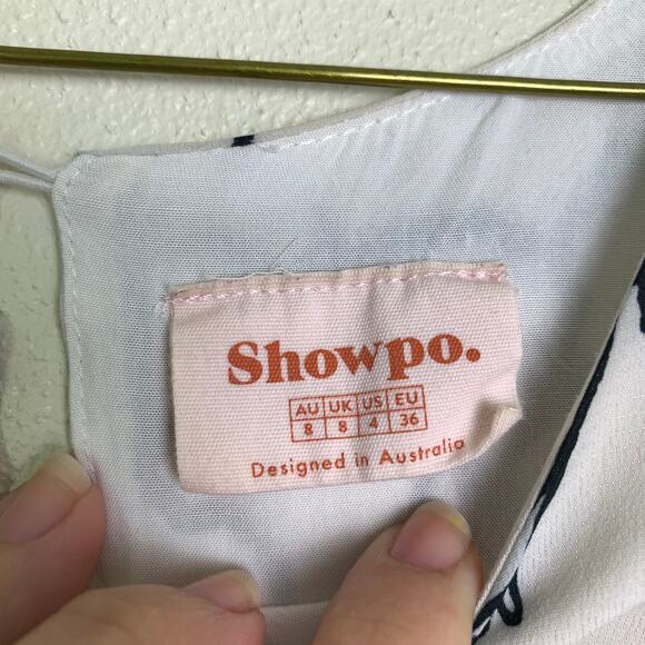 Showpo white & black minimalistic floral abstract line crop sleeve blouse Size 4 - Picture 6 of 6